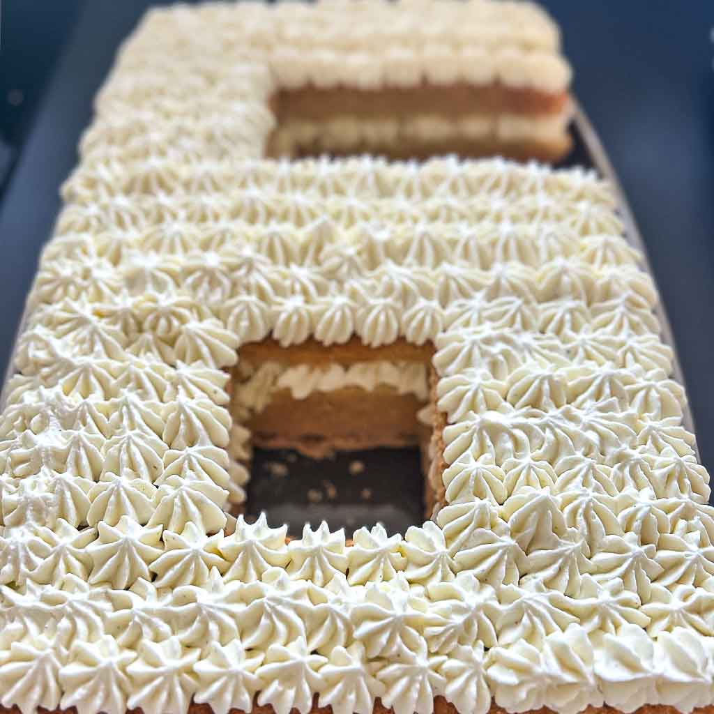 Buchstaben- und Zahlenkuchen
