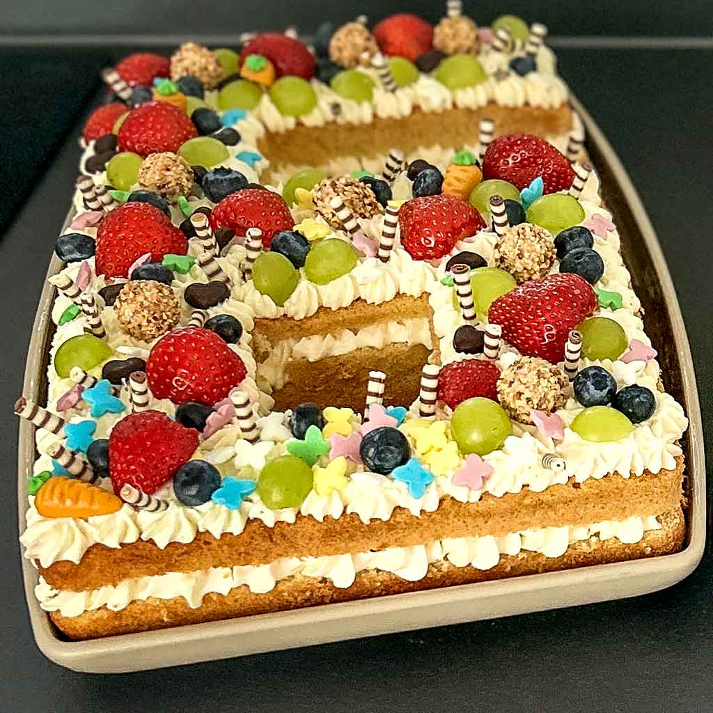 Buchstaben- und Zahlenkuchen